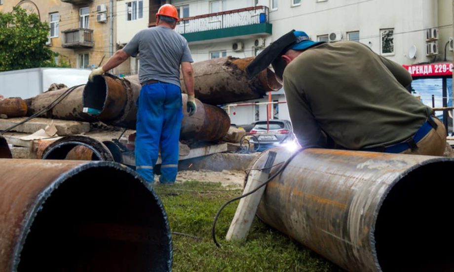 A picture of workers replacing pipes